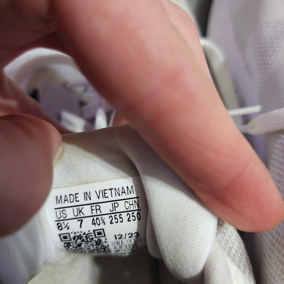 Adidas training shoes - Picture 4 of 4